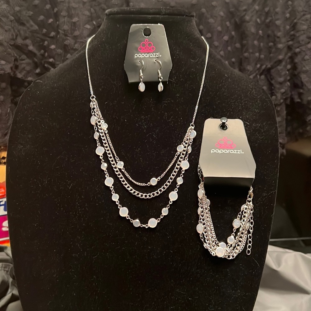 Paparazzi Goddess Getaway Necklace/ Glossy Goddess Bracelet